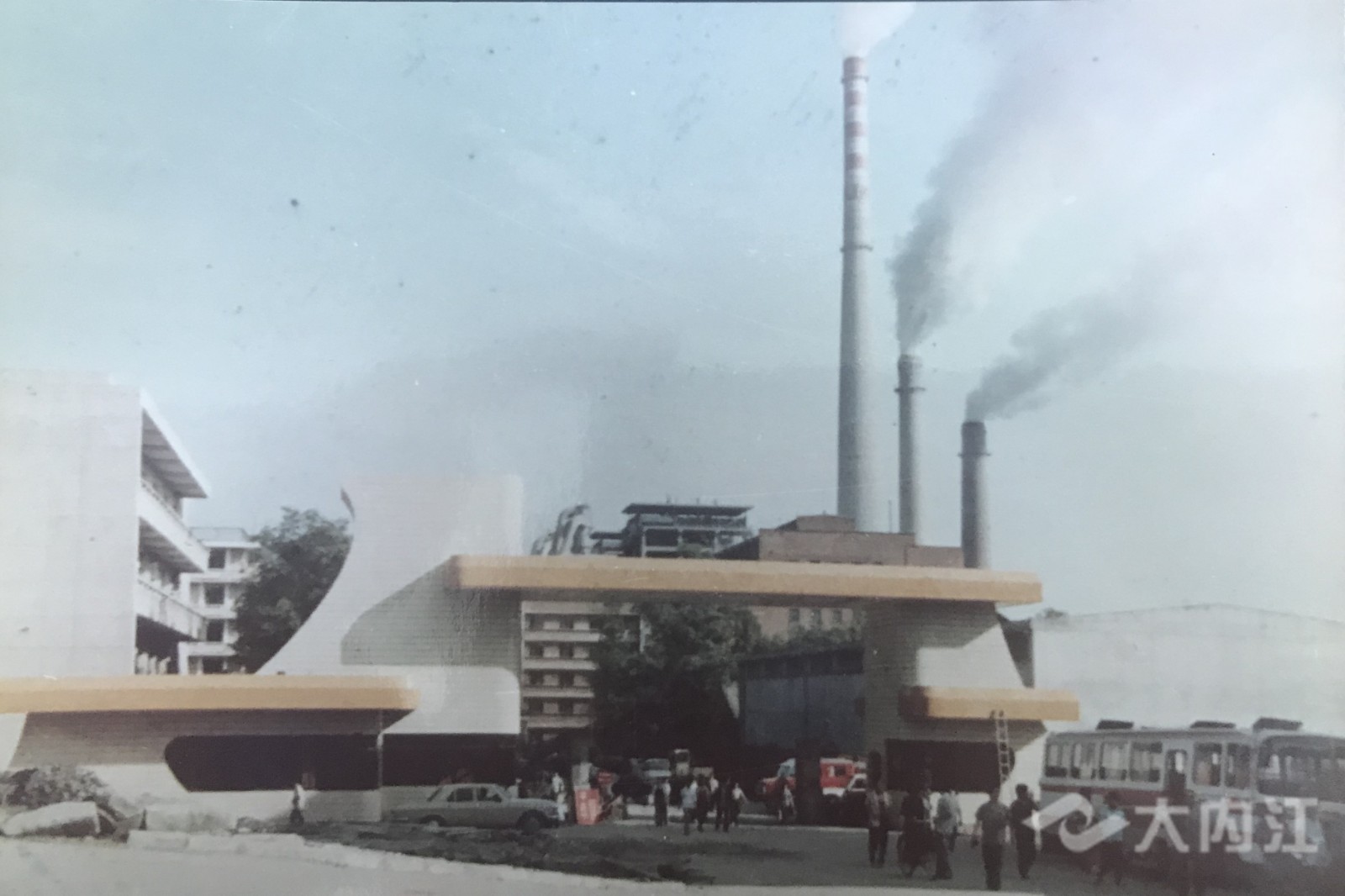 282022_1604143165784164.jpg 八十年代,我厂厂门_副本.jpg