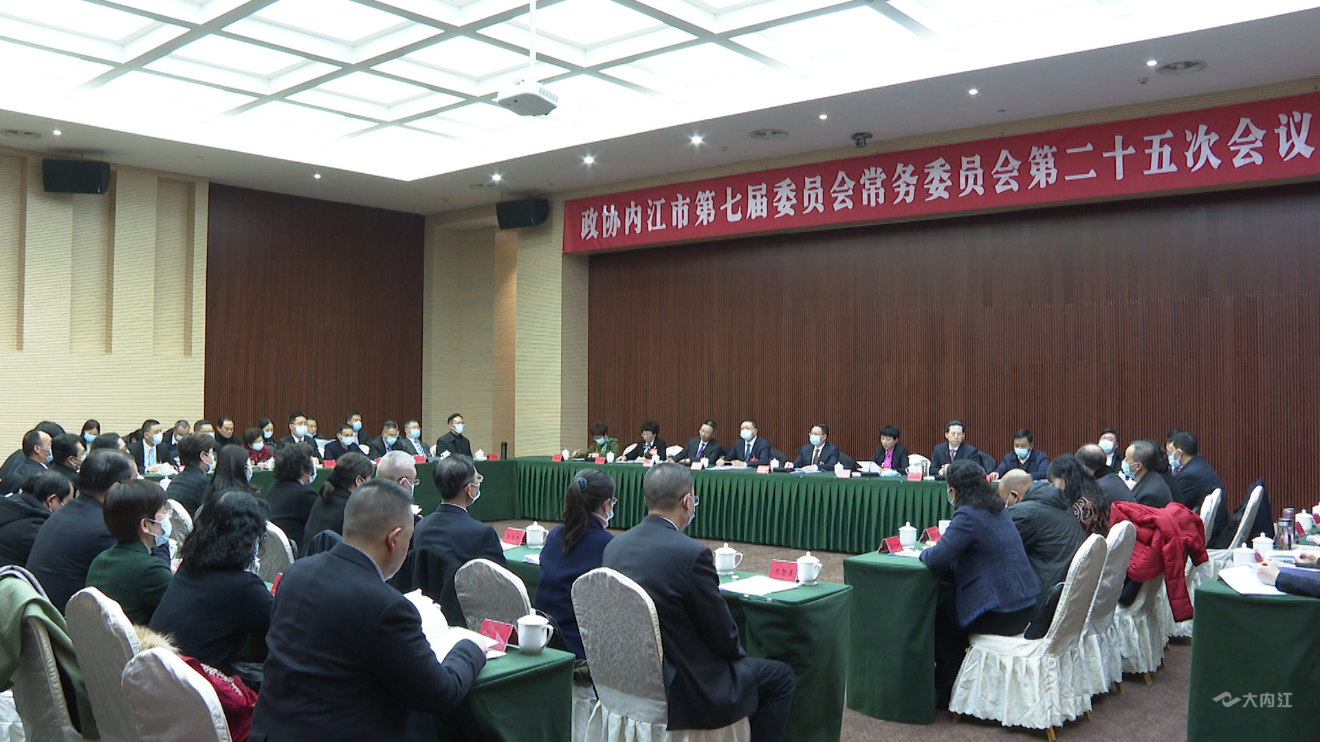 269955_1611150701952625.jpg 政协25次常委会第一次大会2.jpg
