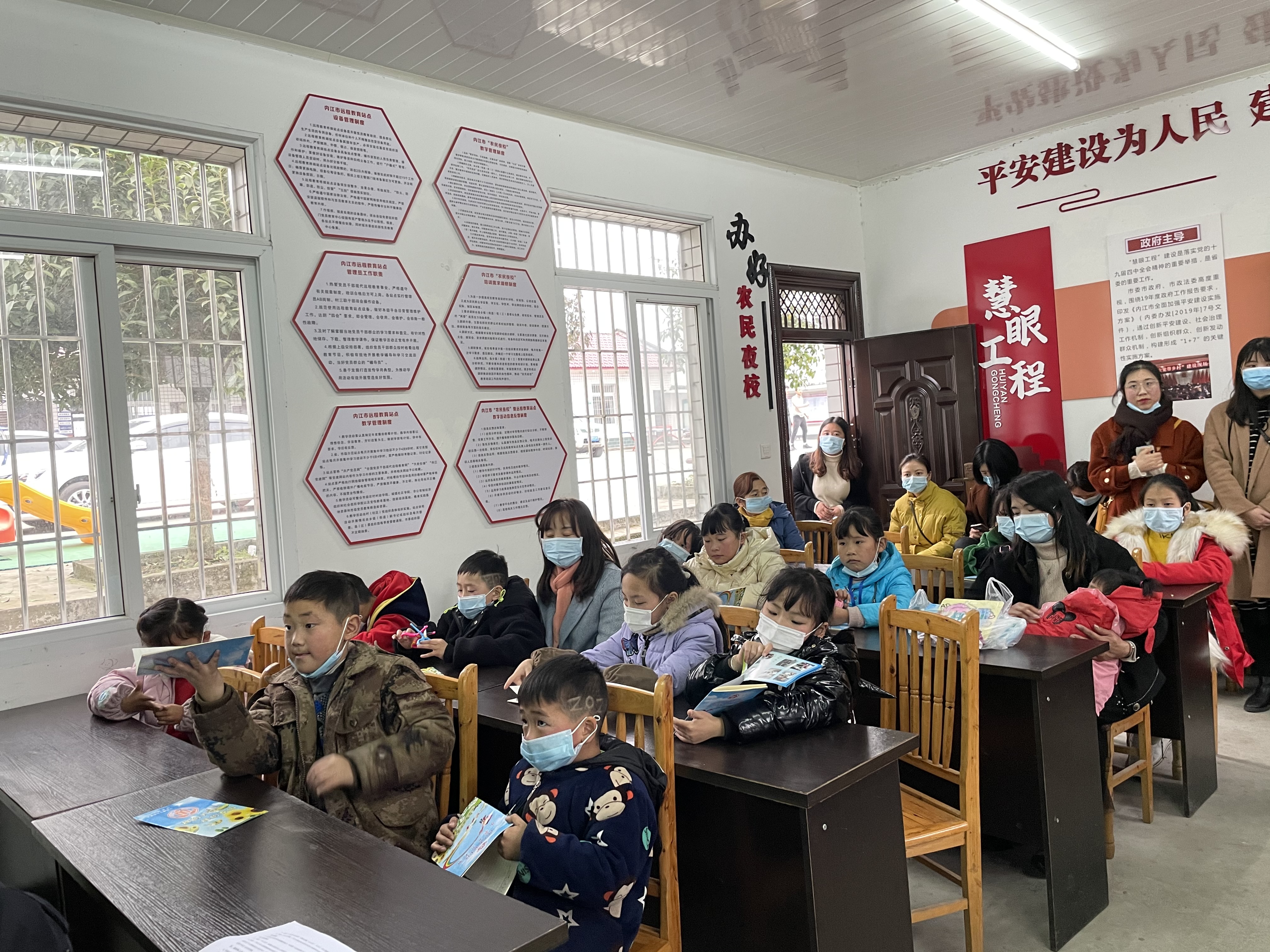 282377_1611913878659278.jpg 妇联3.jpg