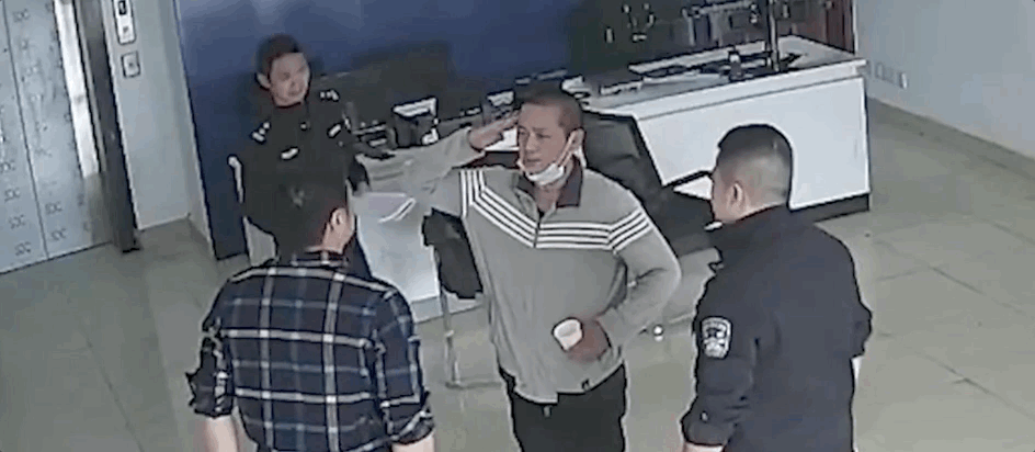 286033_1618906980439568.gif 敬礼.gif
