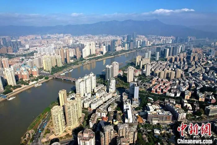 资料图:城市高楼林立。 <a target='_blank' href='/'>中新社</a>记者 王东明 摄 图片