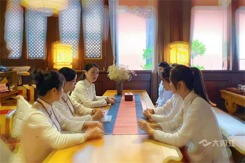 286033_1647052592483493.jpg 胡燕5.jpg