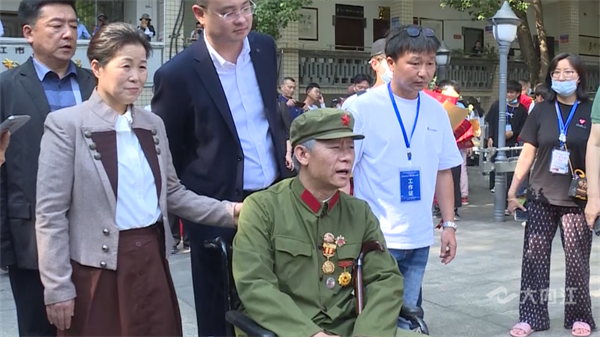 286033_1653099112286397.png 一路向前02.png