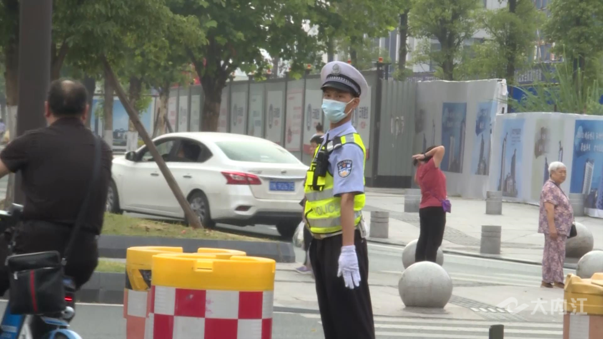 323896_1655976920225635.jpg 军姿交警.mp4_20220623_153443969.jpg