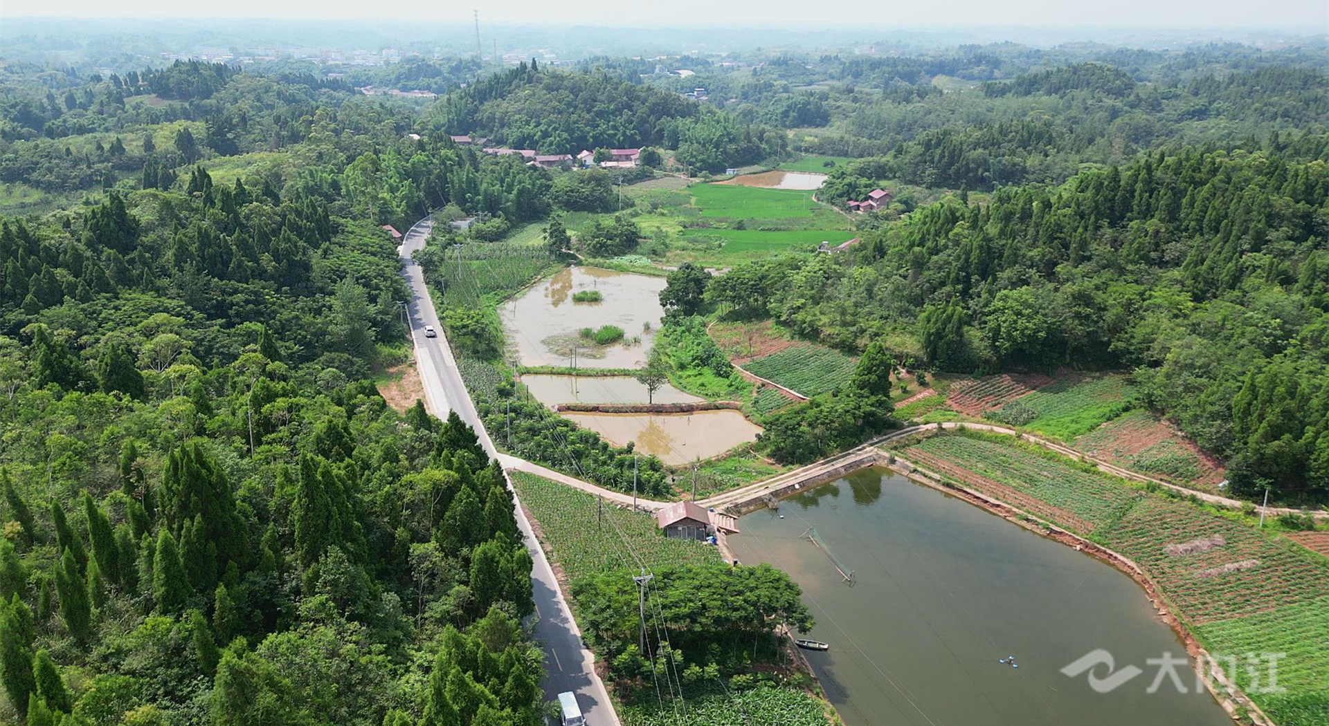 323896_1657178917731564.jpg 新改建农村公路 (2).jpg