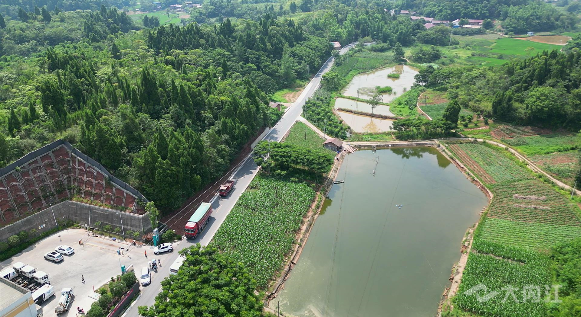 323896_1657178983520055.jpg 新改建农村公路 (5).jpg