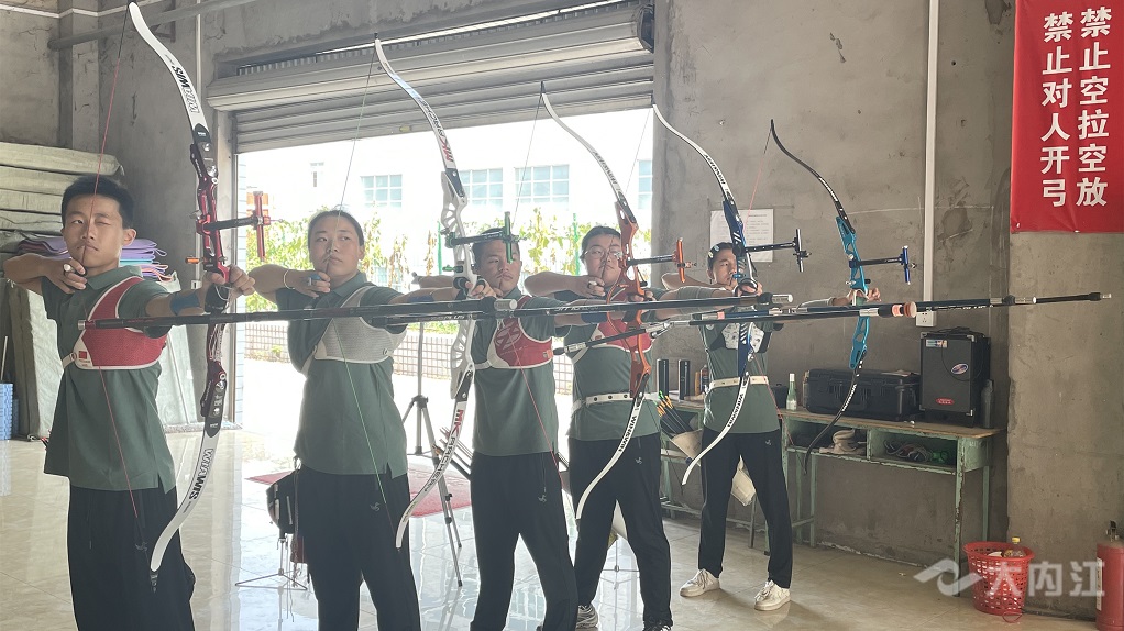 323896_1658733507155475.jpg 725省运会慰问 (3).jpg