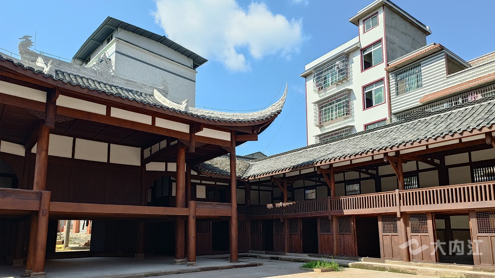 323896_1659063172454286.jpg 新媒体图片 (1).jpg